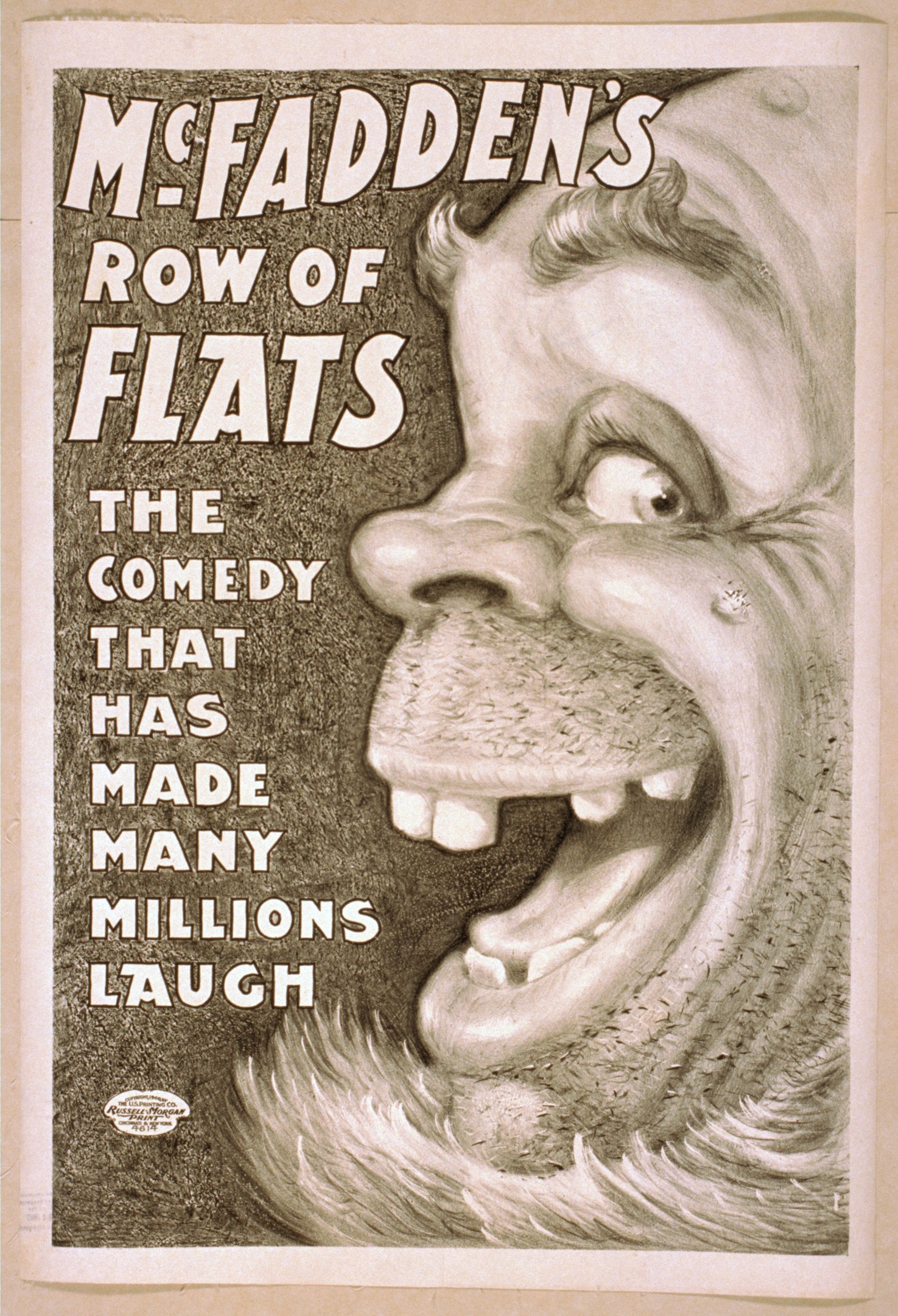 Plakat einer Person mit wilden Haaren, weit aufgerissenen Augen und einem breiten Grinsen, vor einem hellgelben Hintergrund, mit der Aufschrift "McFadden's Row of Flats: Die Comedy, die viele Millionen zum Lachen gebracht hat."