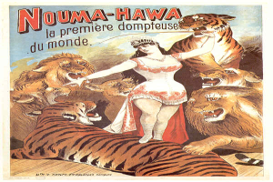 Ein Plakat, das ein Zirkus bewirbt und eine Frau in einem weißen Kleid zeigt, die von Tigern umgeben ist, mit Text, der wahrscheinlich die Zirkuswerbung enthält.