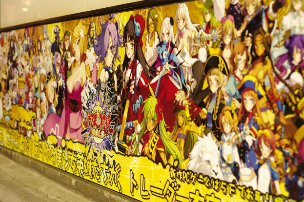 Eine Wand mit Cartoon-Charakter-Kunstwerken und sichtbarem Text.