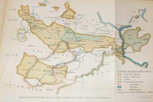 Ein aufgeschlagenes Buch mit einer detaillierten Karte von Deutschland, auf der Städte, Flüsse und andere geografische Merkmale beschriftet sind, begleitet von erklärendem Text.