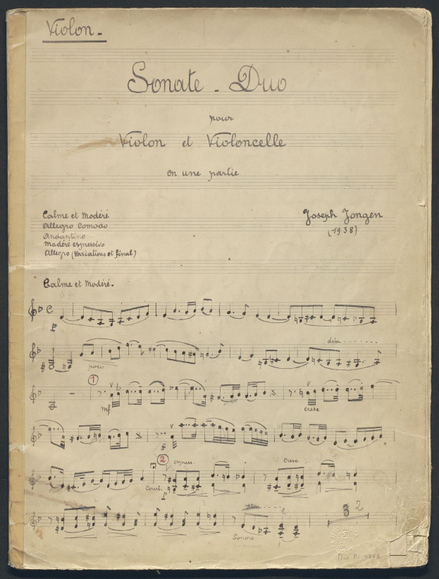 Schwarzer Hintergrund mit einem alten Notenblatt, das "Sonate Duo" trägt.