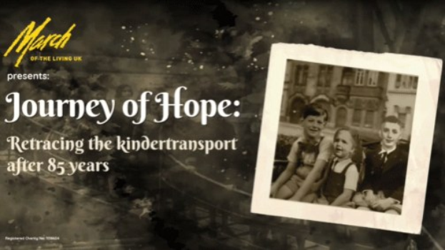 Plakat mit der ├ťberschrift "Hoffnungsweg: Nach 85 Jahren die Kindertransport-Route nachvollziehen" mit einem Gruppenfoto auf der rechten Seite und Text auf der linken Seite vor einem hellblauen Himmel mit wei├čen Wolken.
