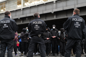 BPOL NRW: Bundespolizei im Einsatz - 2. Bundesliga - 1. FC Köln vs. Fortuna Düsseldorf - Ankunftsphase mit Verzögerungen