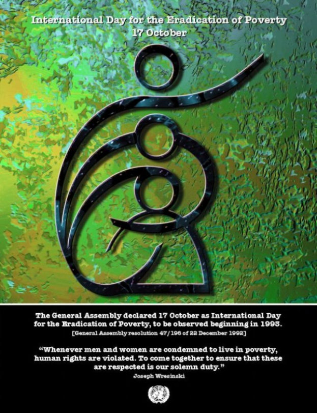 Ein Plakat mit einem hellblauen Hintergrund und weißem Rand, das ein Logo einer Hand zeigt, die von einem Kranz aus Blättern umgeben ist und innerhalb eines Kreises steht, sowie den Text "Internationaler Tag" in fetter, weißer Schrift.