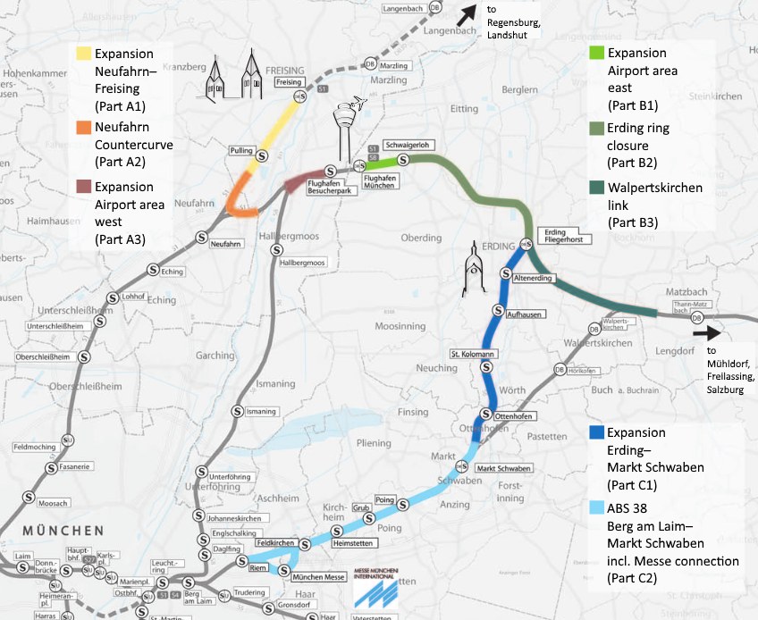 Ein detaillierter Stadtplan mit einer hervorgehobenen Bahnroute von München nach Frankfurt, einschließlich Haltestellen und Umgebung, mit Text zu Bahnangaben.