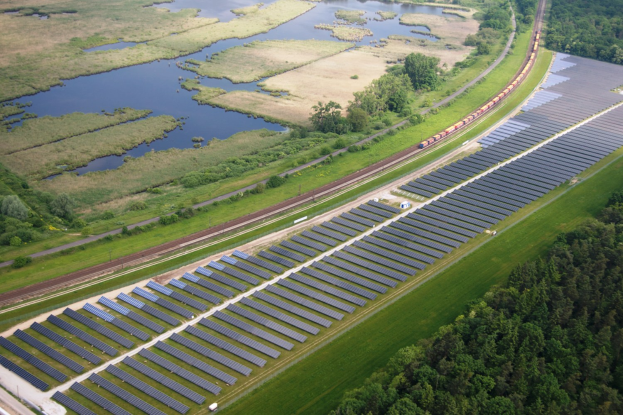 BürgersEnergie Solingen und Theodor-Heuss-Schule eröffnen neue Photovoltaikanlage